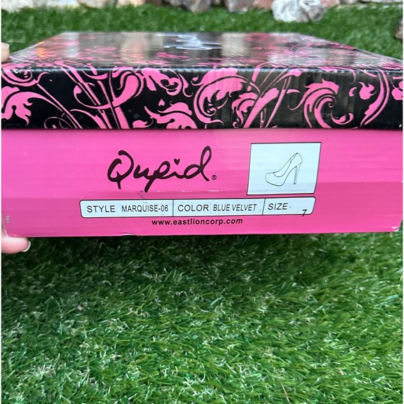 Quipid Blue Velvet Platform Heels - Picture 7 of 8